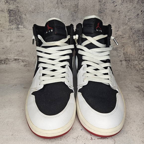 2008 Nike Air Jordan 1 High / Mens SIZE 10.5 / Colorway - Black, White, & Red - Picture 2 of 13